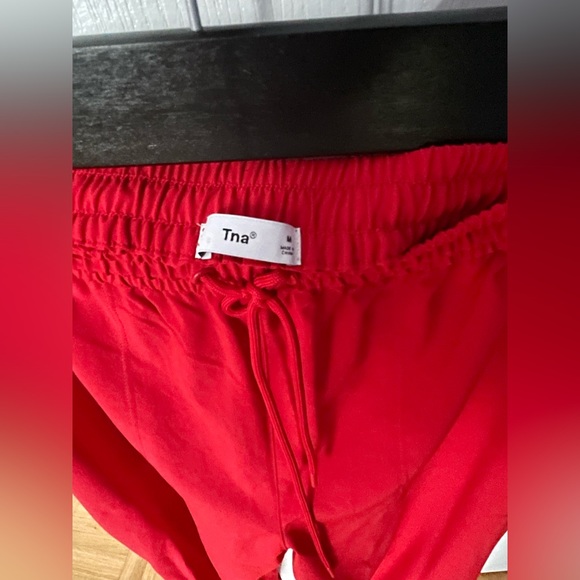 Aritzia TNA NWOT speed jogger in Goji Berry size M - Picture 5 of 6